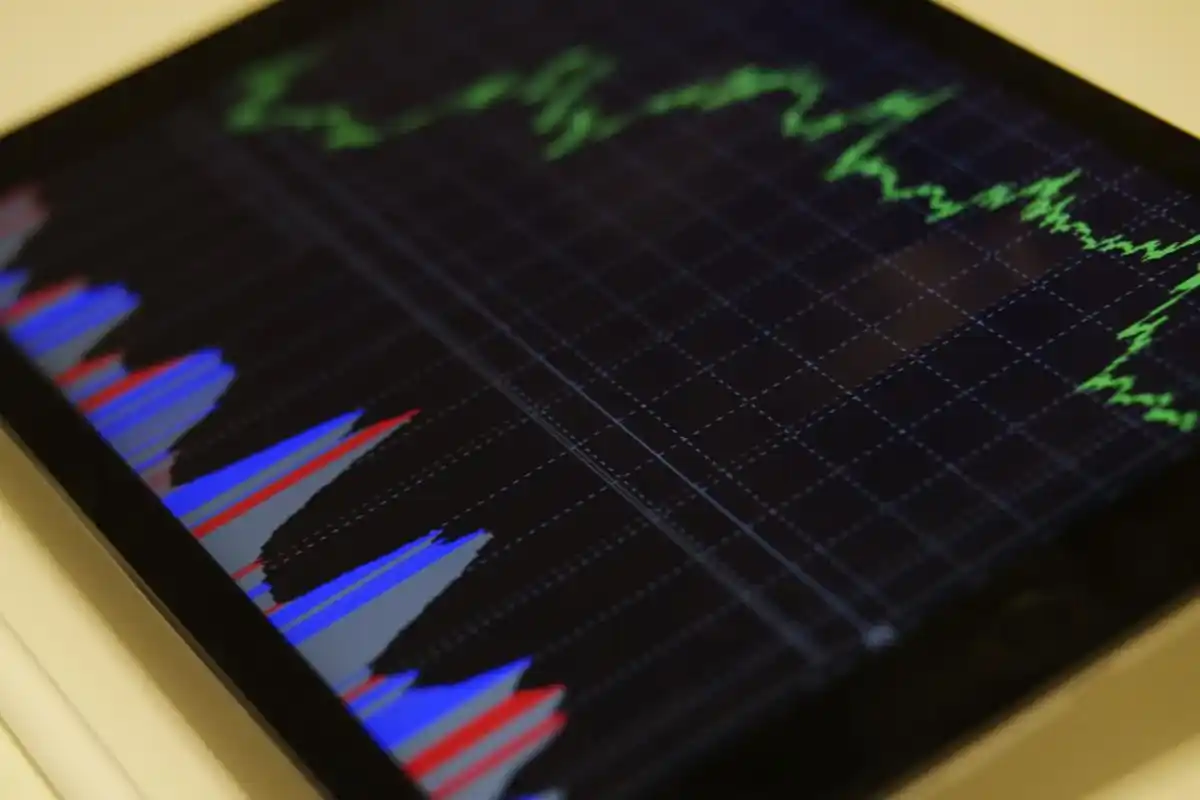 “Richard Clode’s Tech Investing Strategy: Focusing on Long-Term Trends and Underappreciated Stocks”